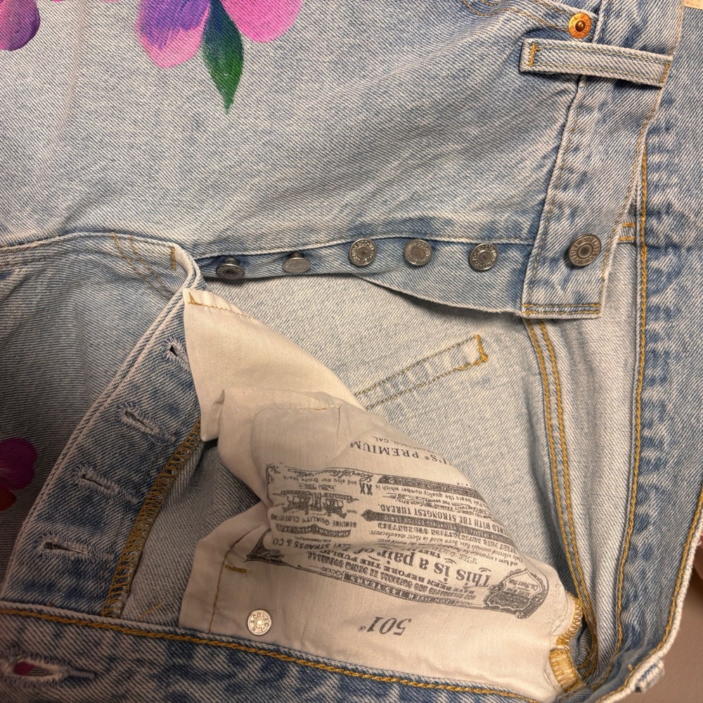 Levi’s 501 Rialto Jean Project Lightwash Pink Floral Hand Painted Jeans W32 L26 - Picture 7 of 8